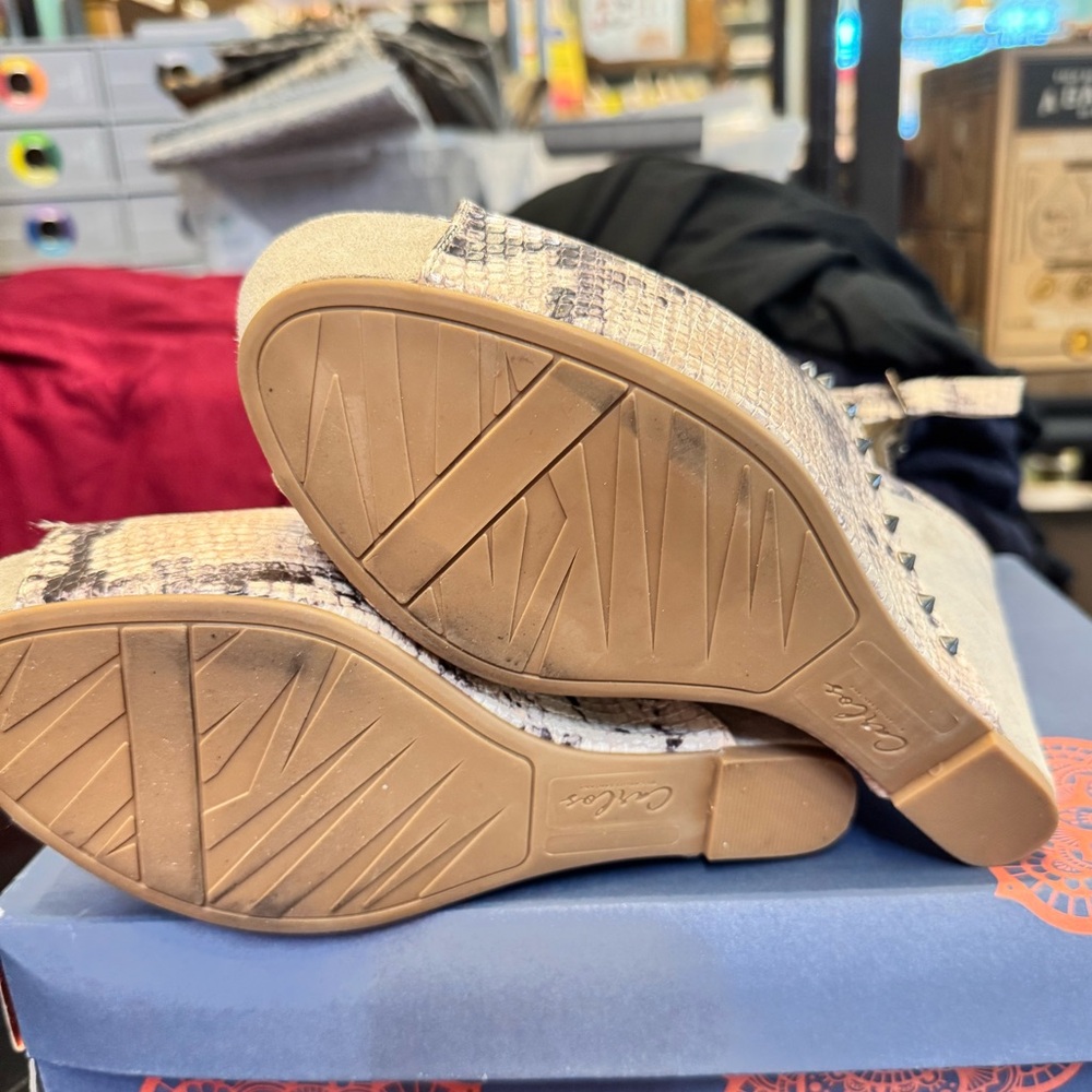 New Platform Snake & Metallic Stud Open Toe Shoe- multiple sizes - Picture 6 of 8